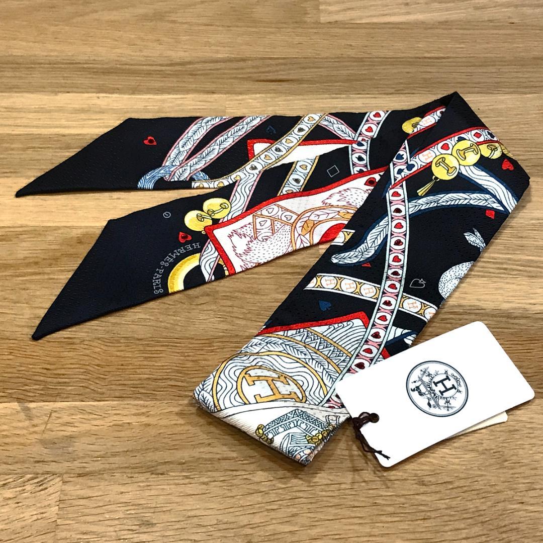 HERMESエルメス ツイリー ハートのクイーン カプセル