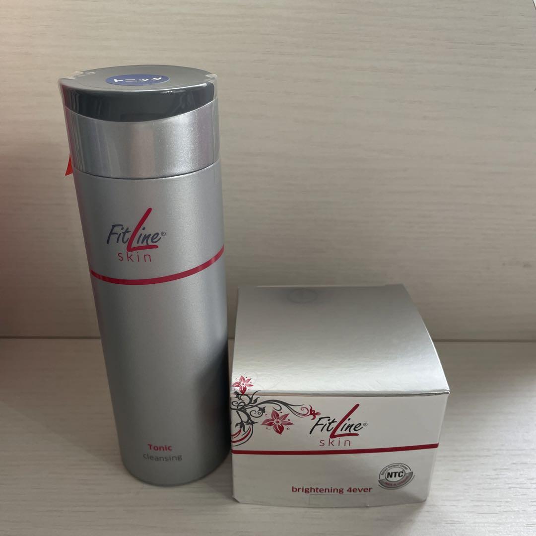 勝利の女神 NIKKE カセット型キーホルダー 2個 ラピ レッドフード 勝利の女神 NIKKE カセット型キーホルダー＆ホログラムカード