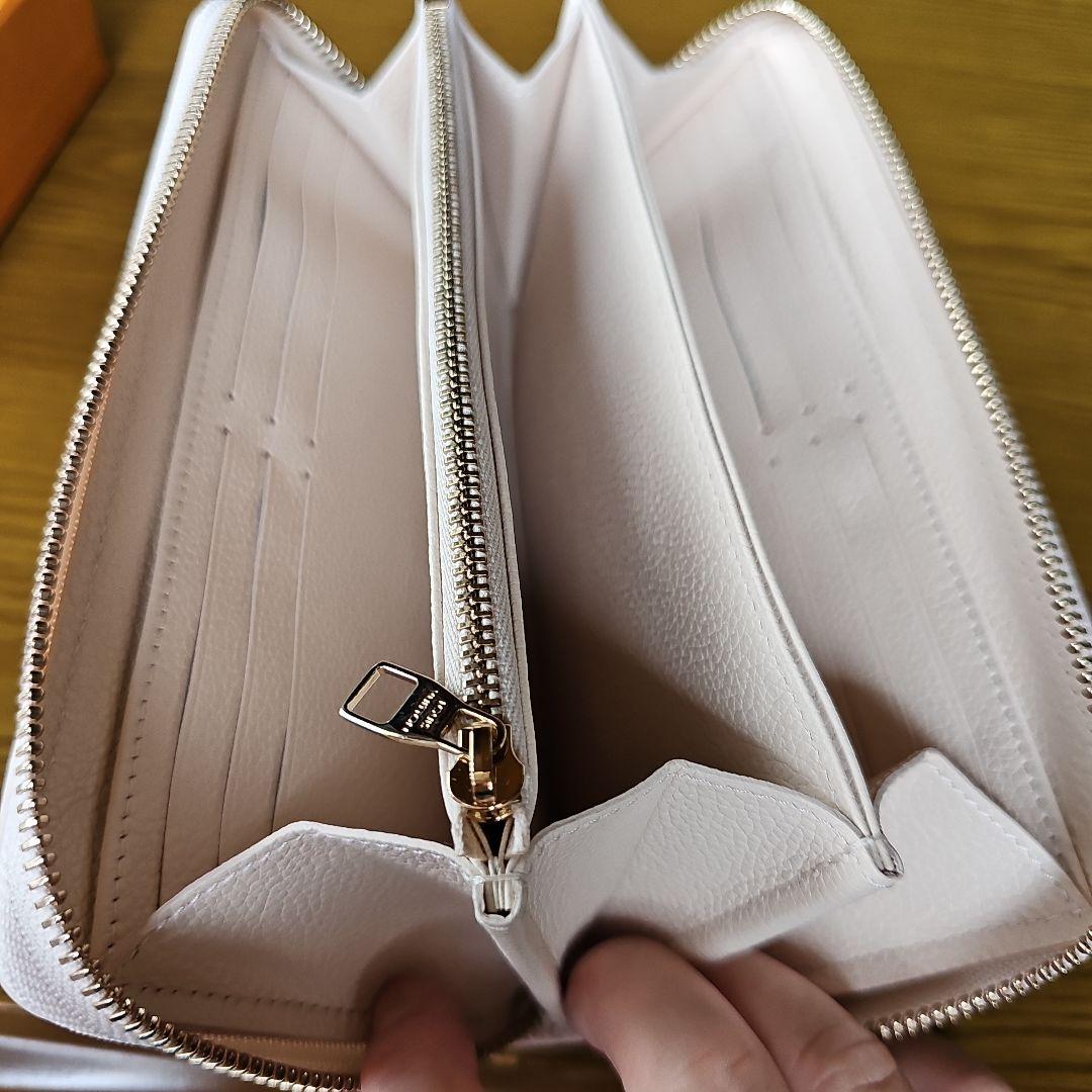 新作LOUIS VUITTON モノグラムエンボス フラグメントケース