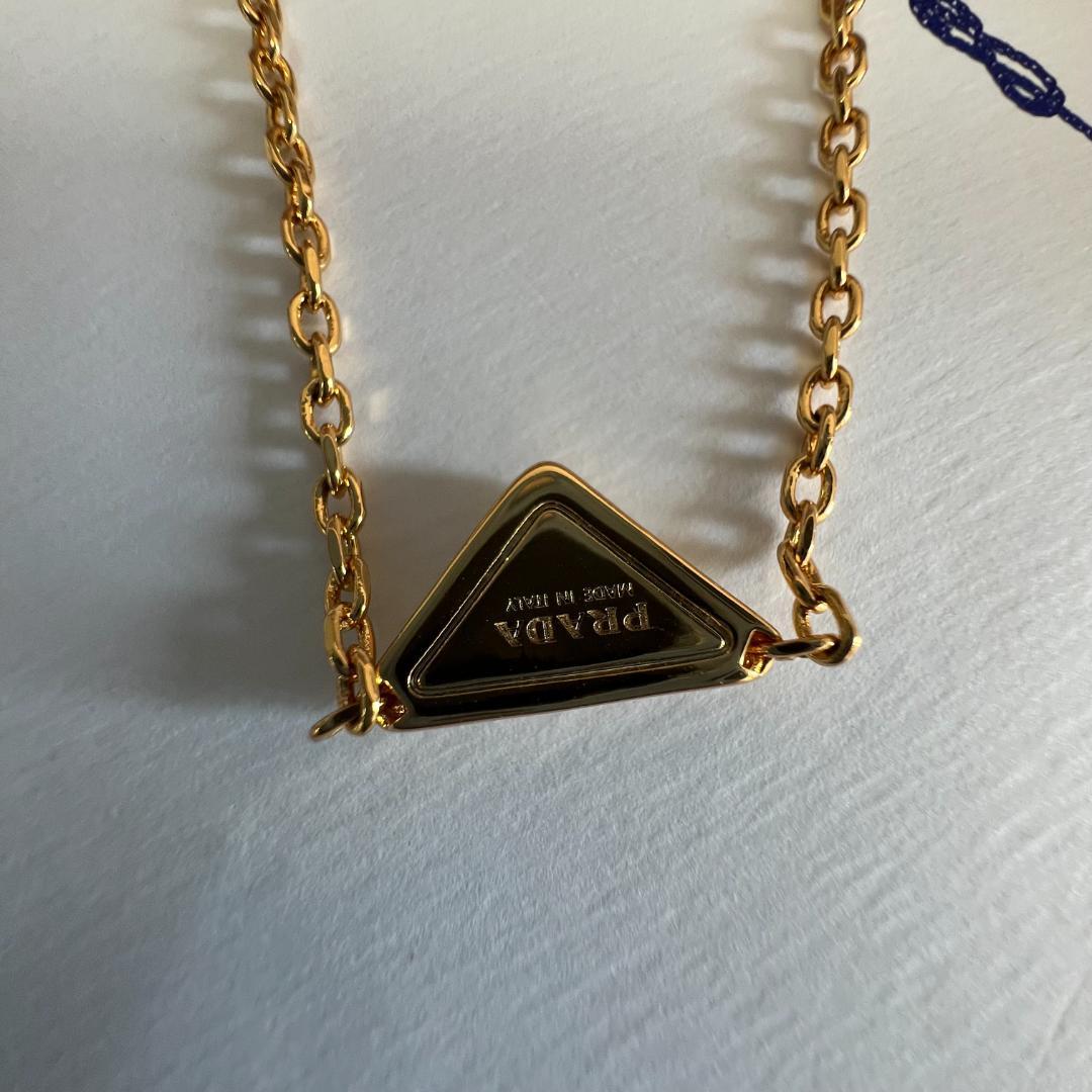 プラダ PRADA ゴールド 三角形ペンダント ネックレス