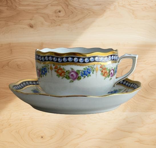 花柄装飾のティーカップ・ソーサー