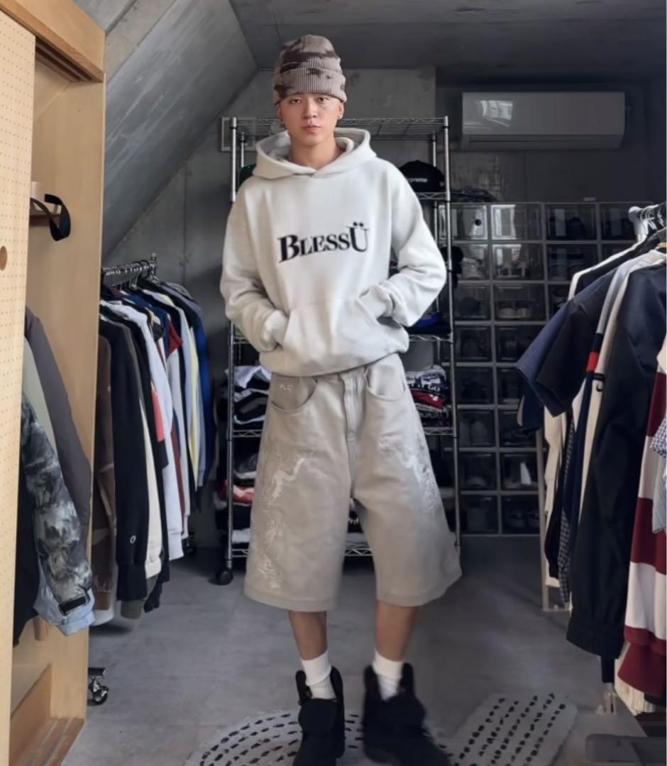 bless u ブレスユー BU logo hoodie かつきくん着用