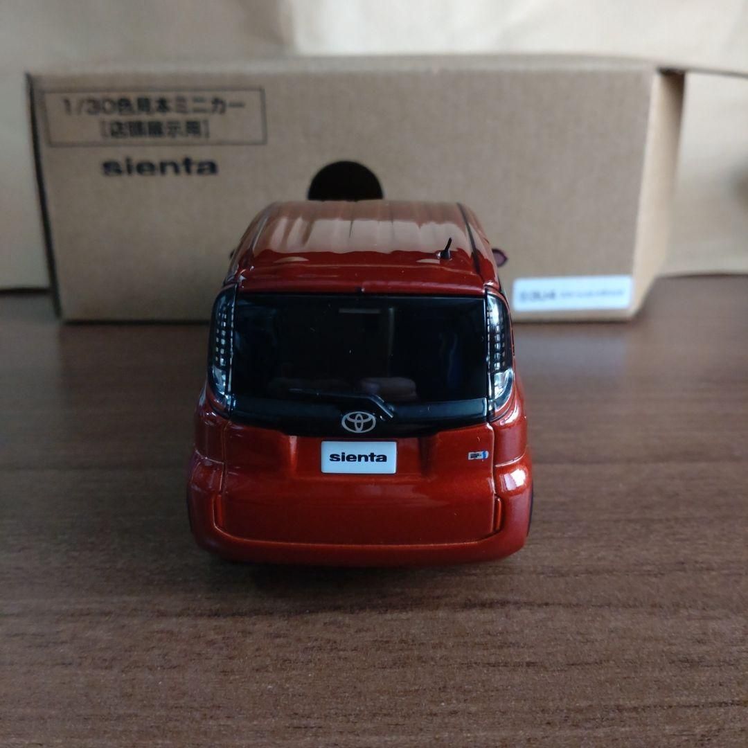 トヨタカラーサンプル シエンタ スカーレットメタリック Amazon.co.jp: 1/30 新型シエンタ 2022 カラーサンプル ミニカー