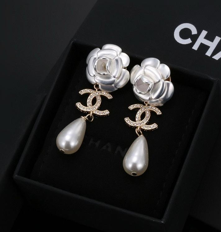 CHANEL フラワーモチーフ ピアス(両耳用) - メルカリ