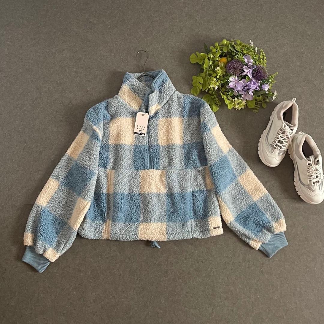 新品タグ付き ビラボン フリース 防寒対策 ボア チェック柄 水色 白 M 新品タグ付き ビラボン フリース 防寒対策 ボア チェック柄 水色 白 M