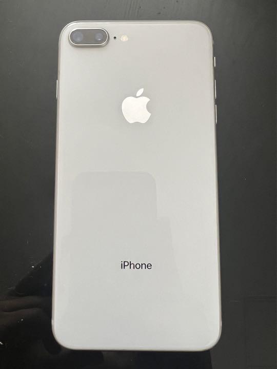 iPhone 8 Plus Silver 64 GB 美品！