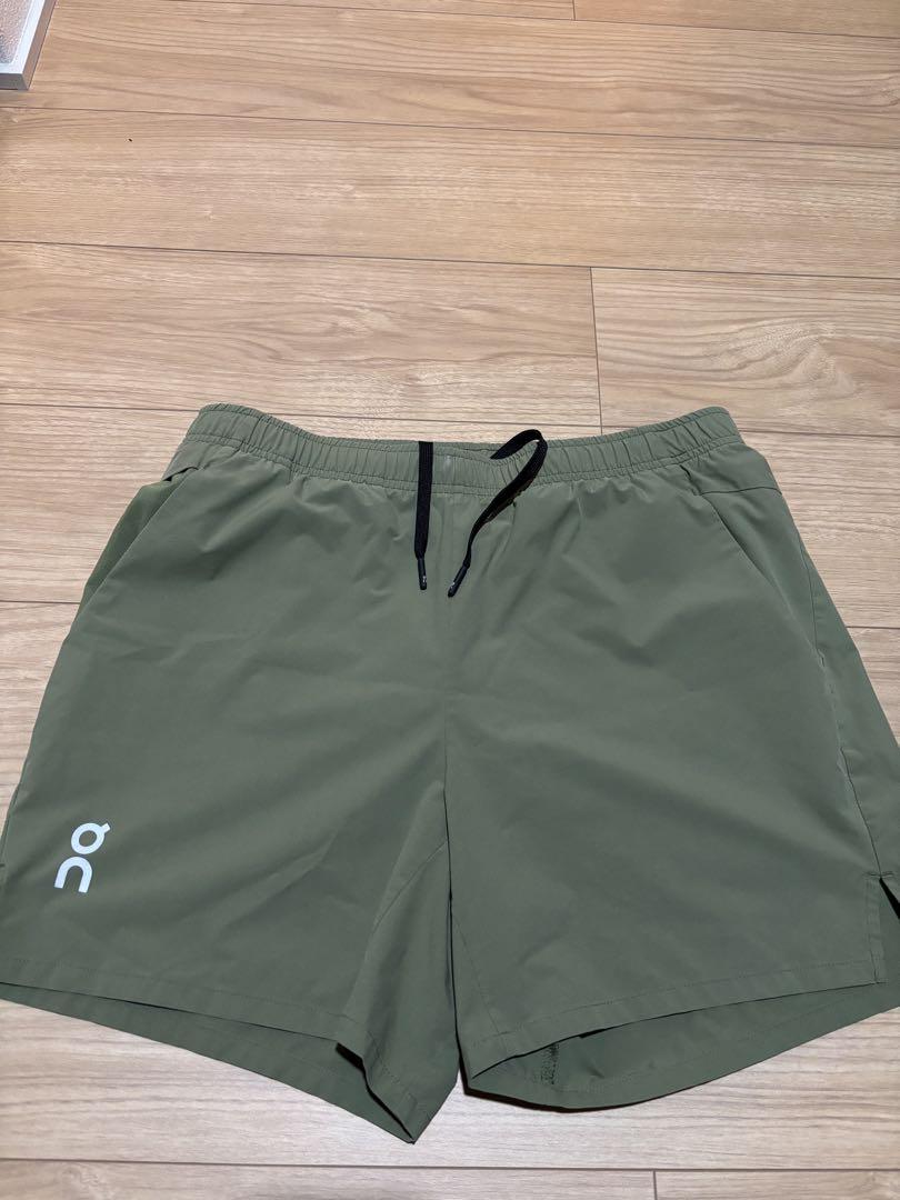 On オン　エッセンシャルショーツ　カーキ　Ｓサイズ
