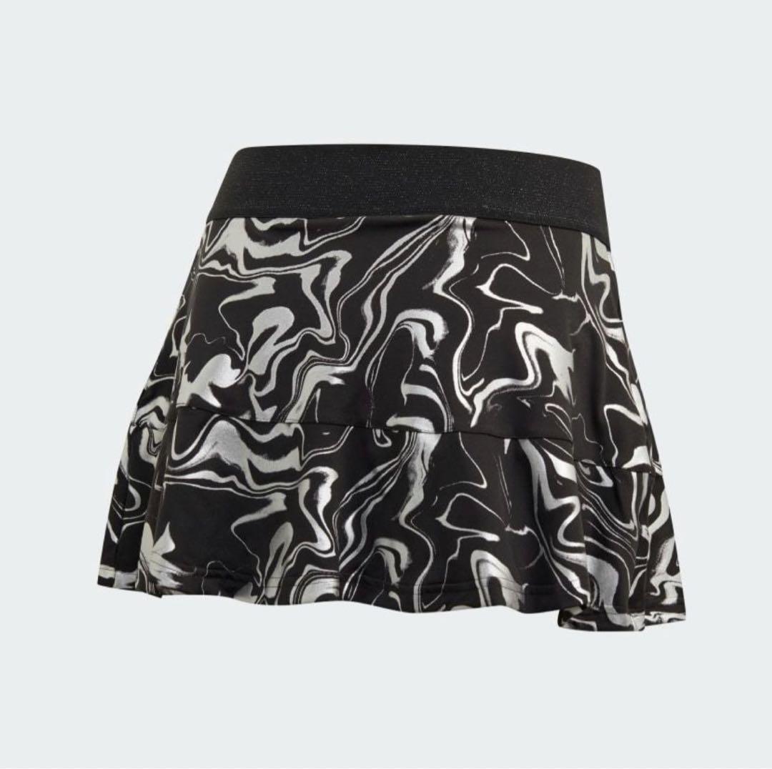 adidas アディダス　シルバーメタリック柄　スコート
