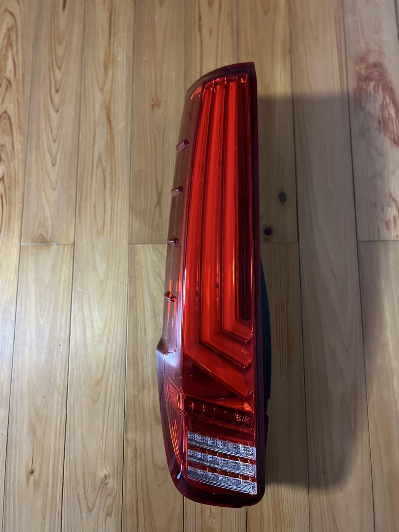 Valenti ヴァレンティ　テールランプ80系ノアボクシーエスクァイヤー