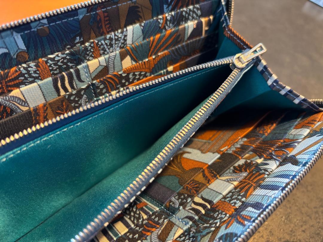 【値下げ】【ほぼ未使用】HERMES アザップ シルクイン ラウンドファスナー