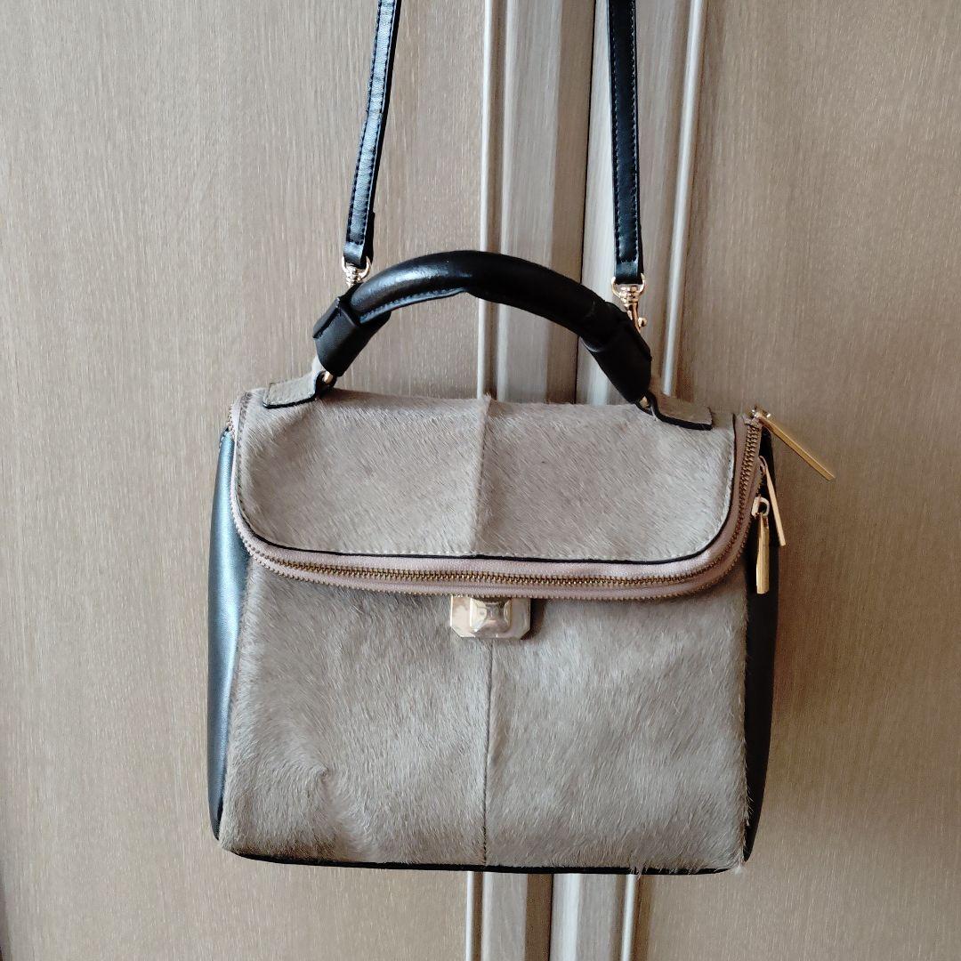 ベージュと黒のショルダーバッグ 6,000円
