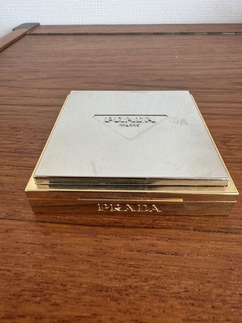 PRADA ダイメンションズ マルチフェクト アイシャドウ 03