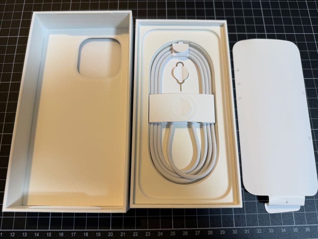 iPhone 16 Pro ナチュラルチタニウム 256GB 本体