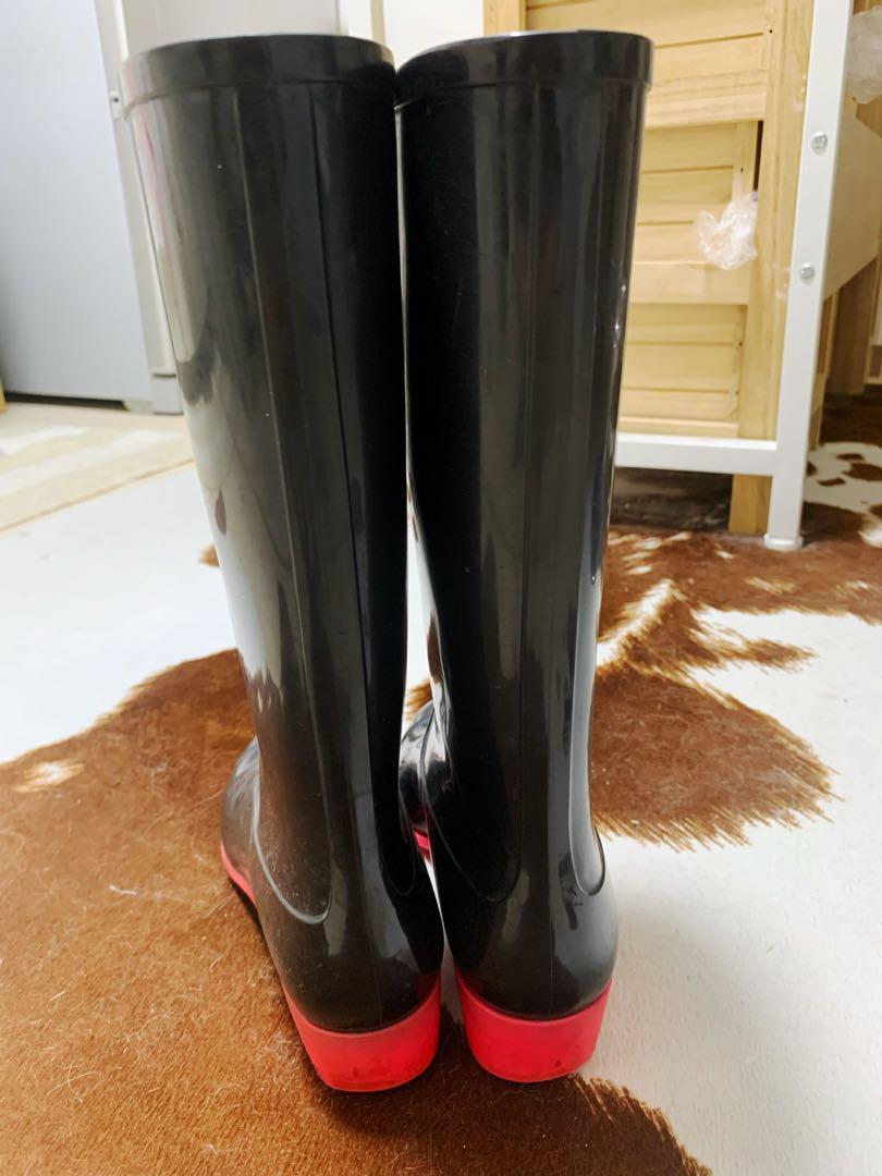 シャネルレインブーツラバー黒×ショッキングピンクヴィンテージ