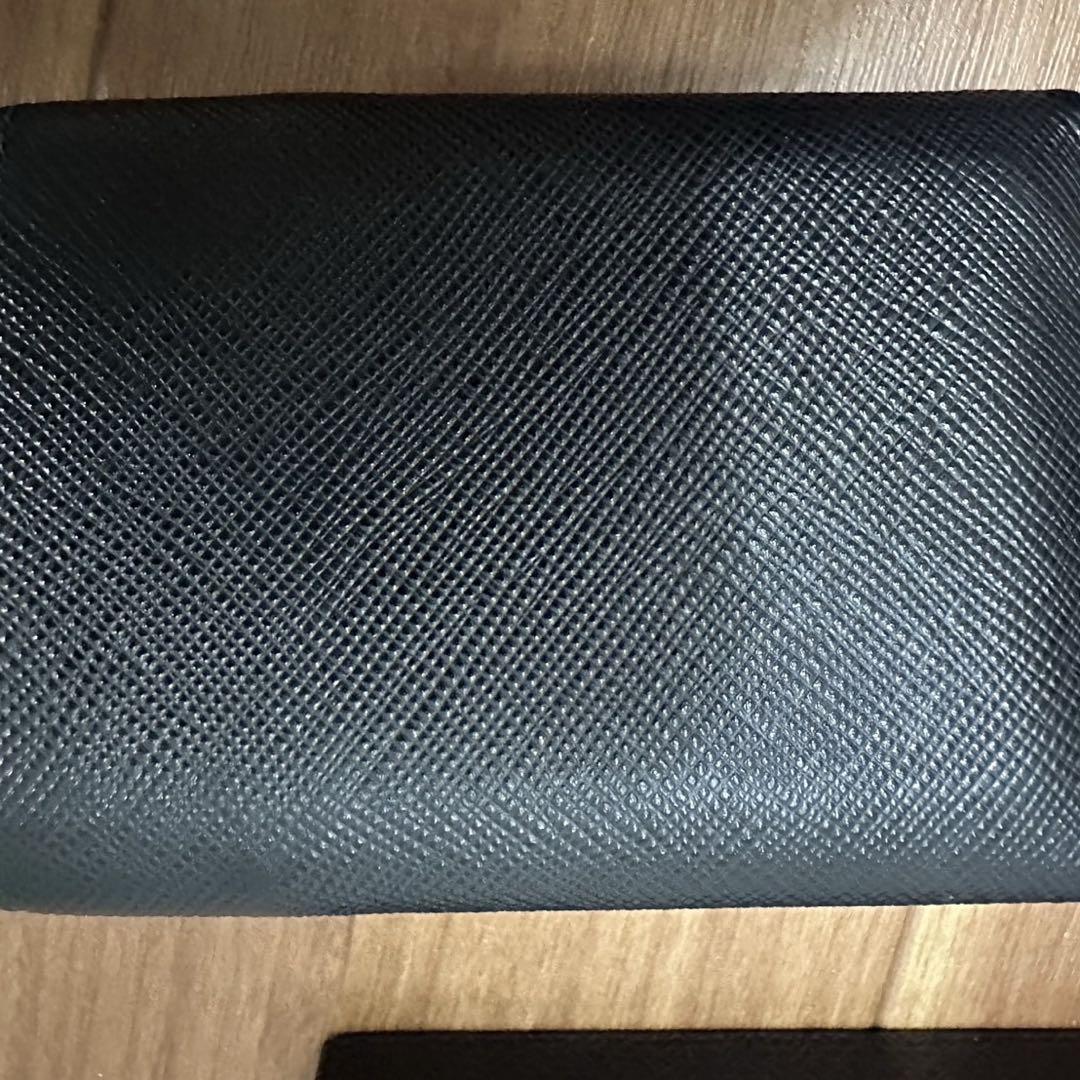 サフィアーノレザーPRADA ブラック 二つ折り財布