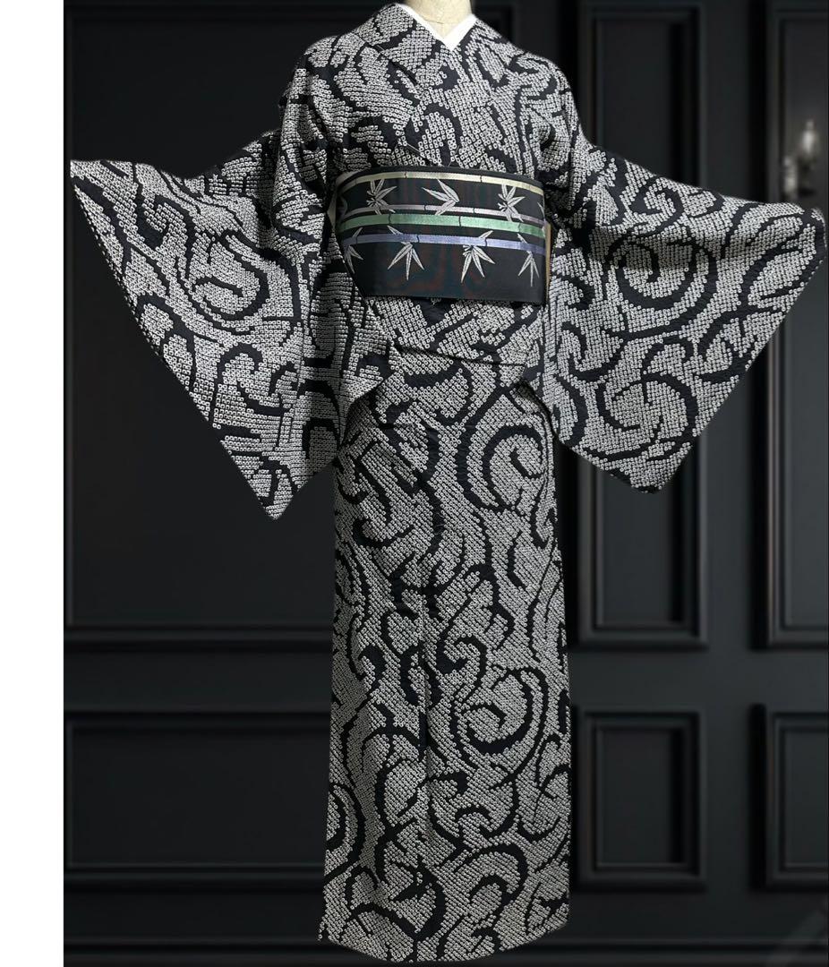 新品✨逸品✨黒白‼️有松鳴海総絞り浴衣　黒白　渦巻き