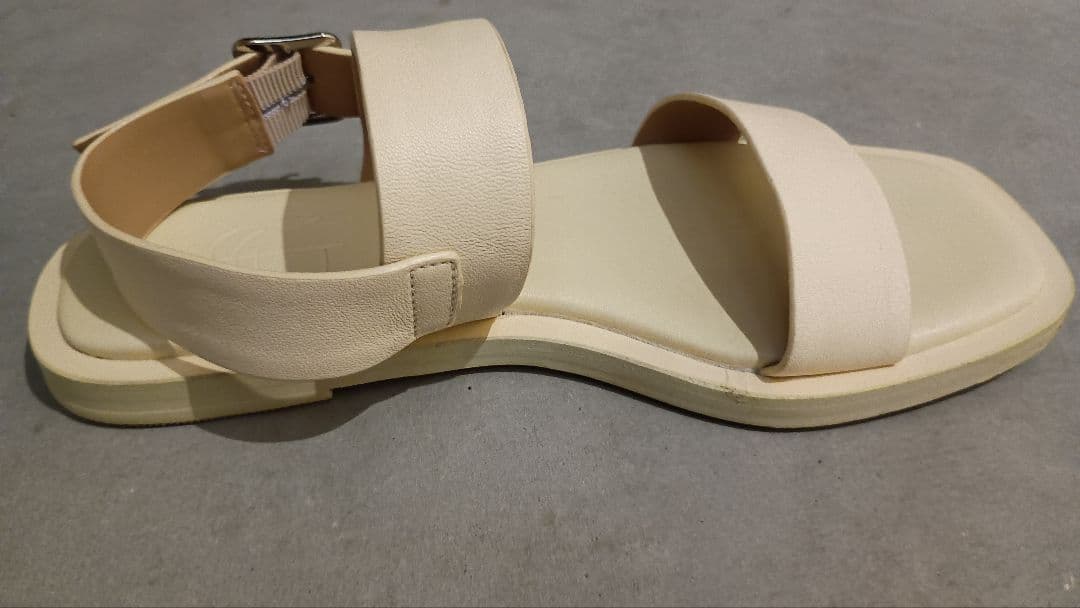 希少カラー ETRE TOKYO エトレトウキョウ レザー サンダル