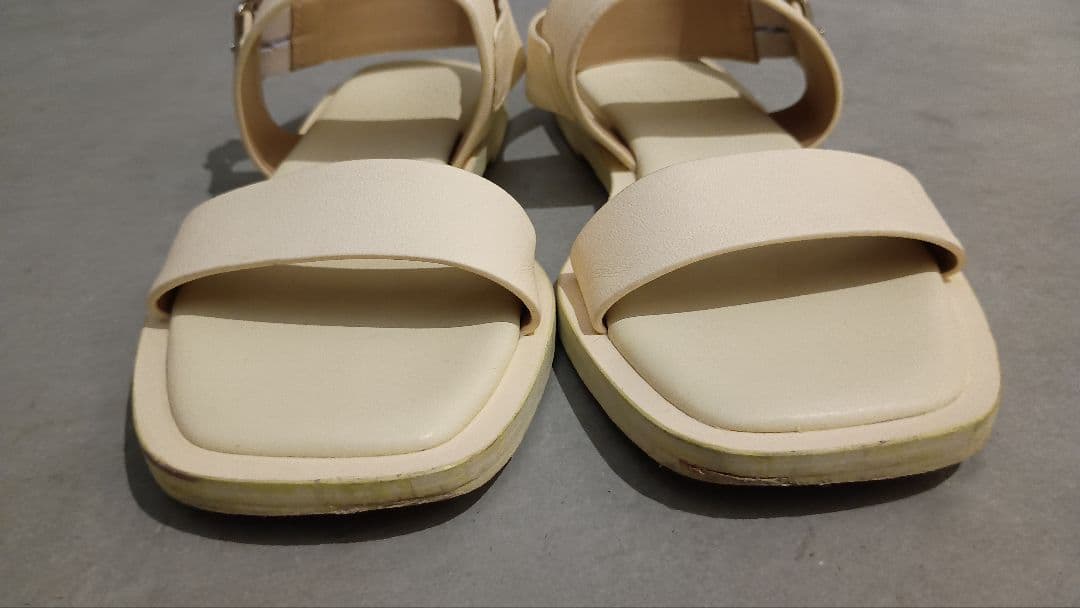 希少カラー ETRE TOKYO エトレトウキョウ レザー サンダル