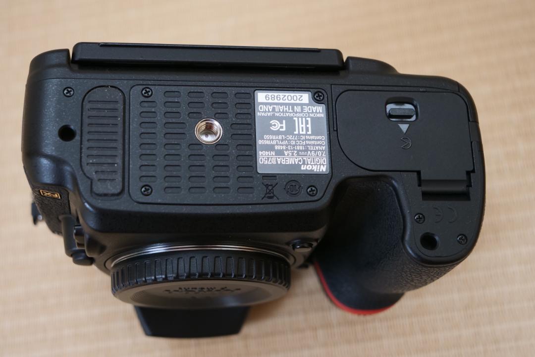 ニコン　D750　超美品　シャッター回数2,555回　元箱付き ニコンD750超美品シャッター回数2,555回元箱付き