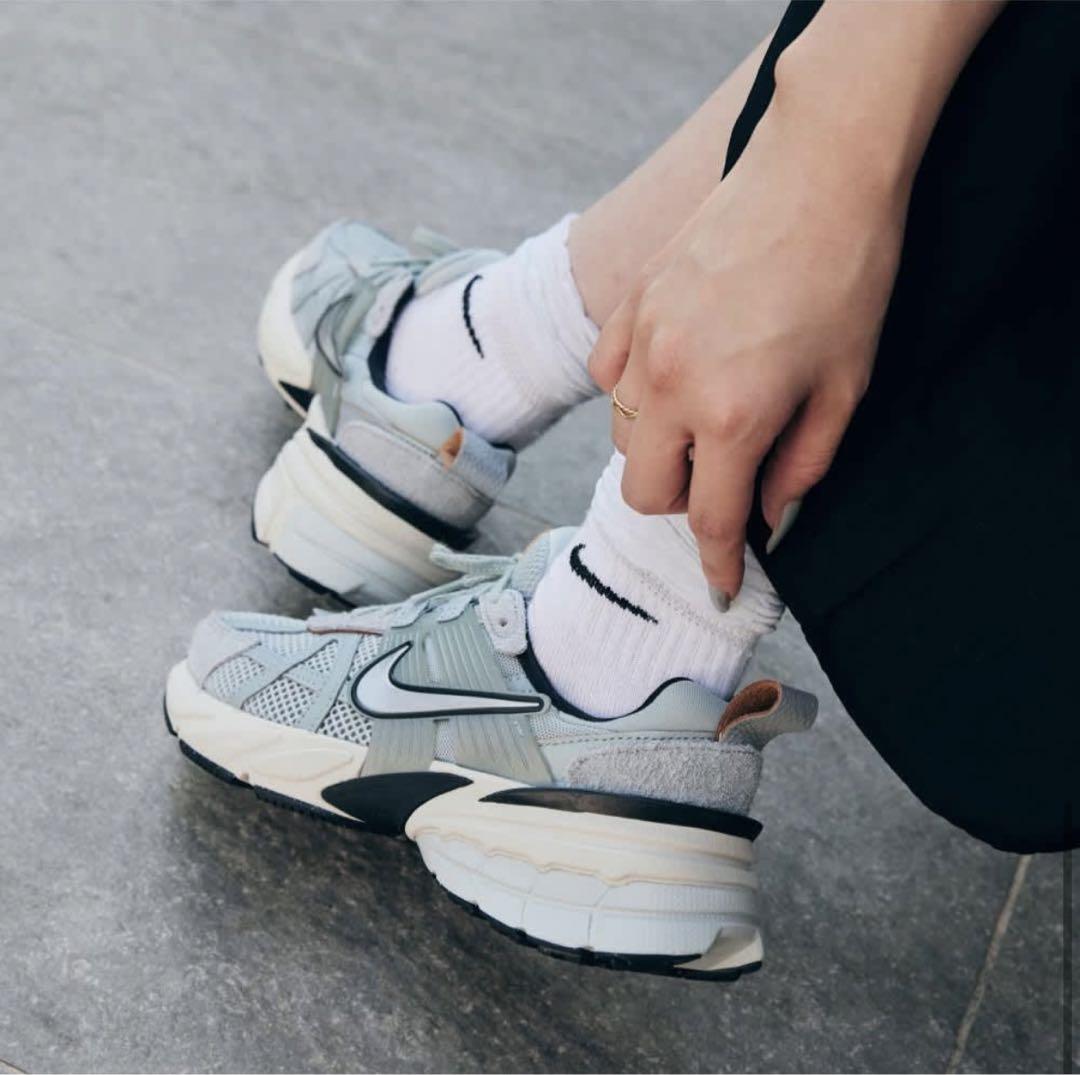 未使用 NIKE WMNS V2K RUN 24.5cm