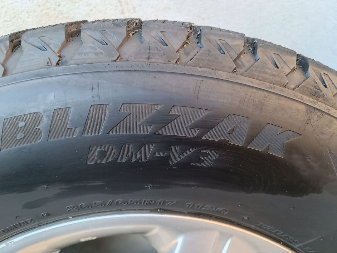 三菱パジェロ純正ホイール&ブリヂストンスタッドレス265/65R17DM-V3