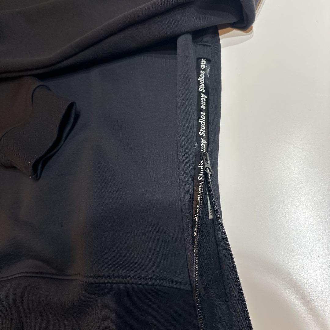 売り切れ必至！ Studios Acne 黒 トレーナー ジッパー付き トップス