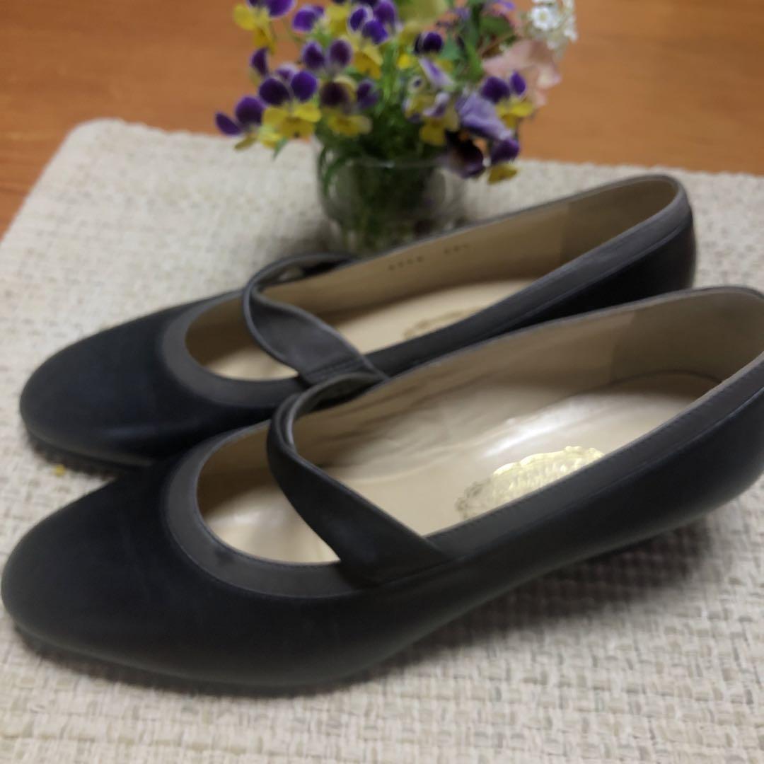 さ*や様 銀座ヨシノヤ グレーの革のラインがおしゃれな 黒 レザー パンプス 2