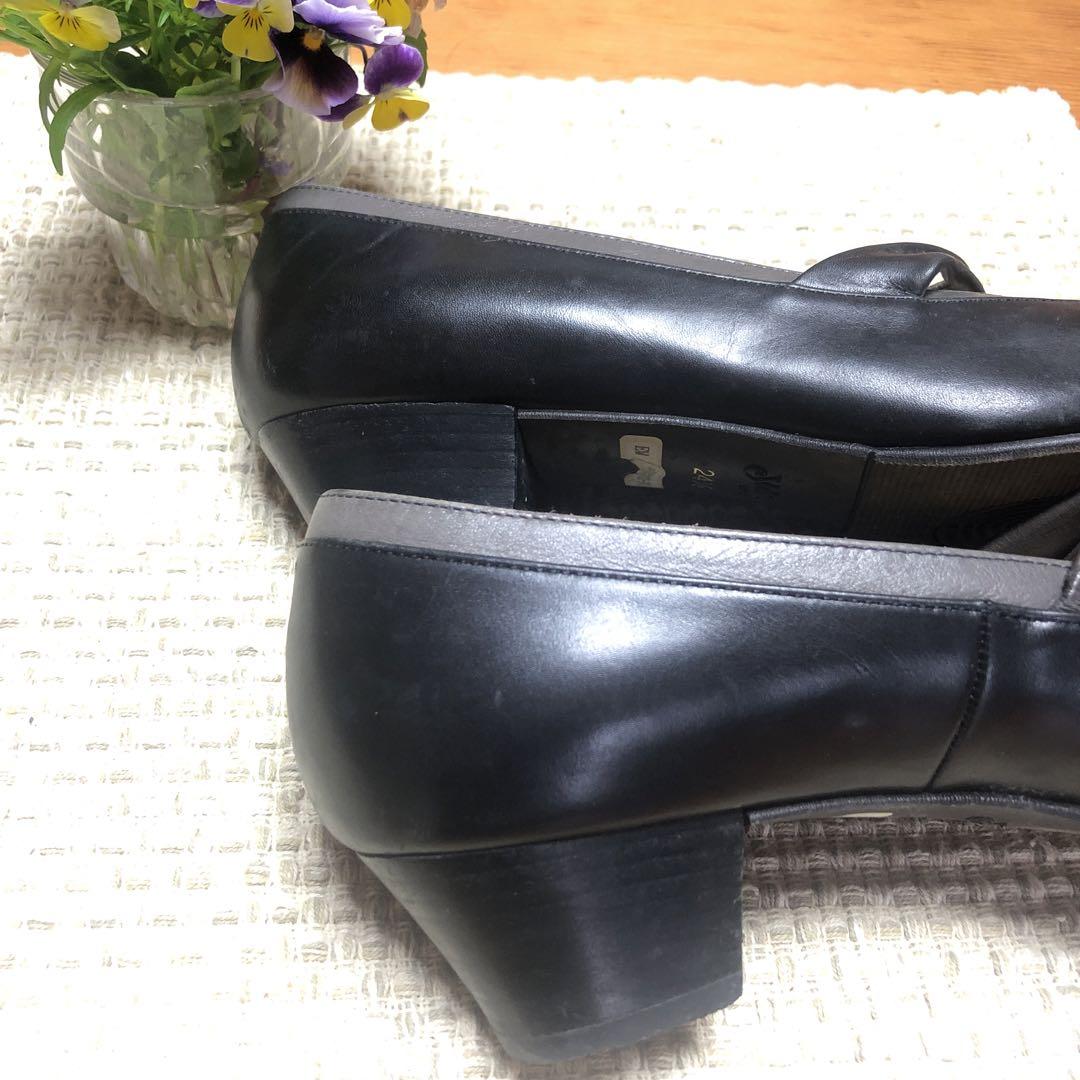 さ*や様 銀座ヨシノヤ グレーの革のラインがおしゃれな 黒 レザー パンプス 2