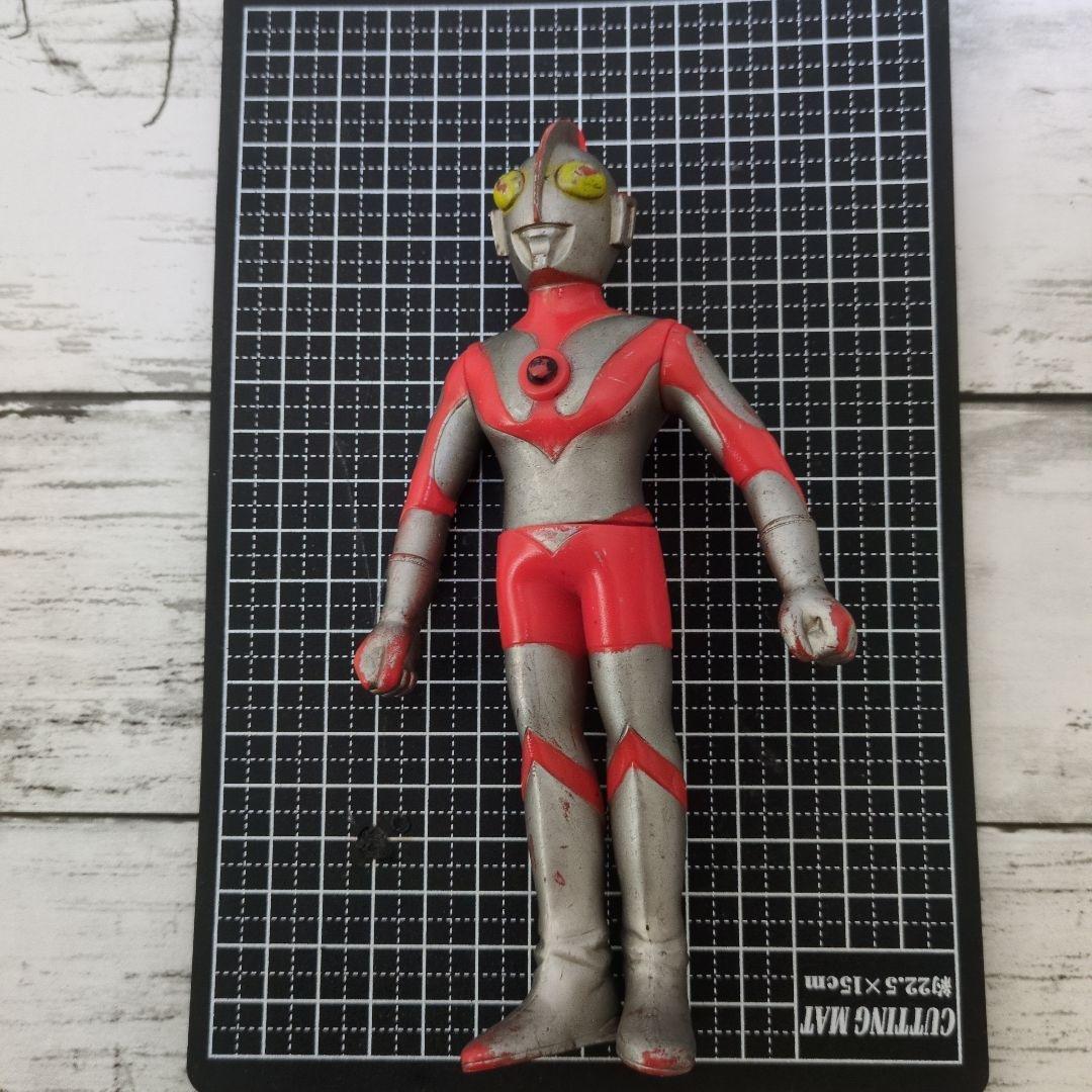ブランドバッグ通販サイト 赤銀 フィギュア ウルトラマン 日本製 メルカリ - (ソフビ) 特撮