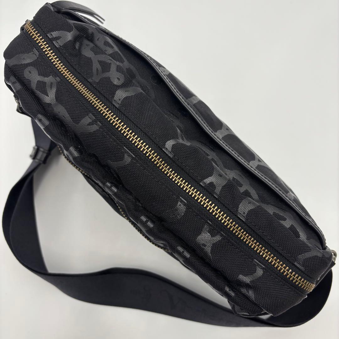 ヴィヴィアンウエストウッド メンズ ショルダーバッグ オーブカメラ総柄レザー黒 ヴィヴィアンウエストウッド メンズ ショルダーバッグ オーブカメラ総柄レザー黒