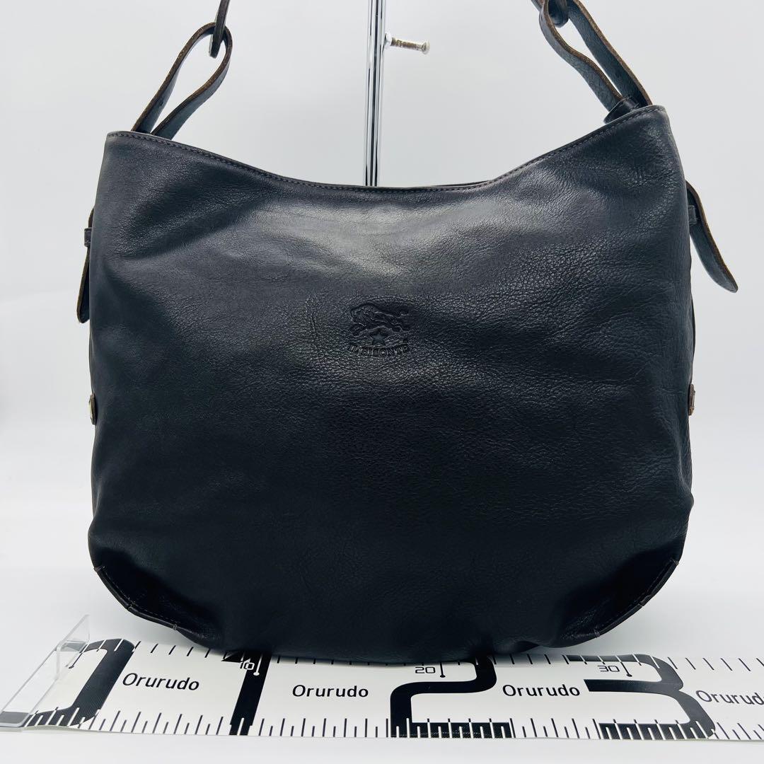 IL BISONTE ショルダーバッグ　ロゴ　型押し　レザー　本革　ブラック