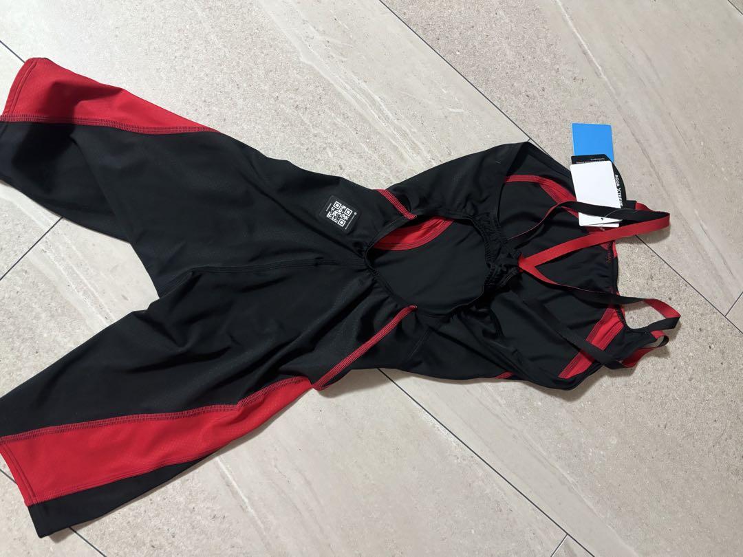 【GW限定値下げ】arena 新品　アリーナ　水着　L　競泳水着　赤