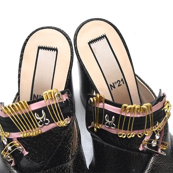 新品❤️ヌメロヴェントゥーノ 定価10.9万 ピン サンダル 35(約22cm