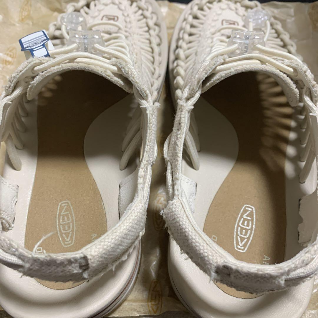 え*り様 KEEN UNEEK ベージュ サンダル