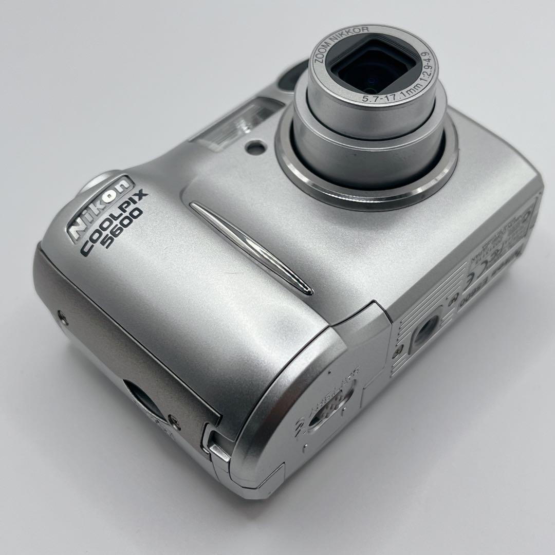 【美品】NIKON COOLPIX E5600 オールドコンデジ 単三電池 仕様 美品】NIKON COOLPIX E5600 オールドコンデジ 単三電池 仕様