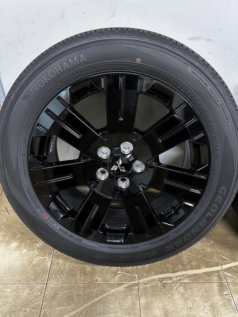 デリカD5 シャモニー　 ホイール ＋ タイヤ４本セット　新車外し 送料込み