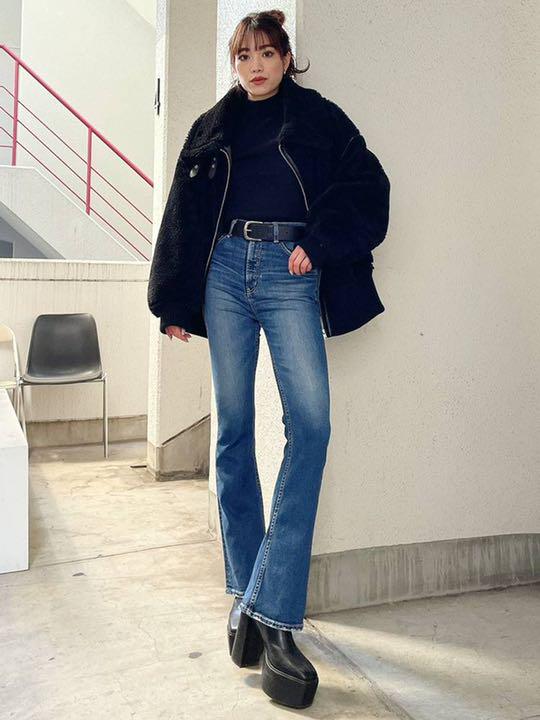 新品 試着のみ GYDA H/W spread フレアデニムパンツ セールの時期に安く購入 フレアデニムパンツ Mサイズ spread H/W GYDA デニム/ジーンズ