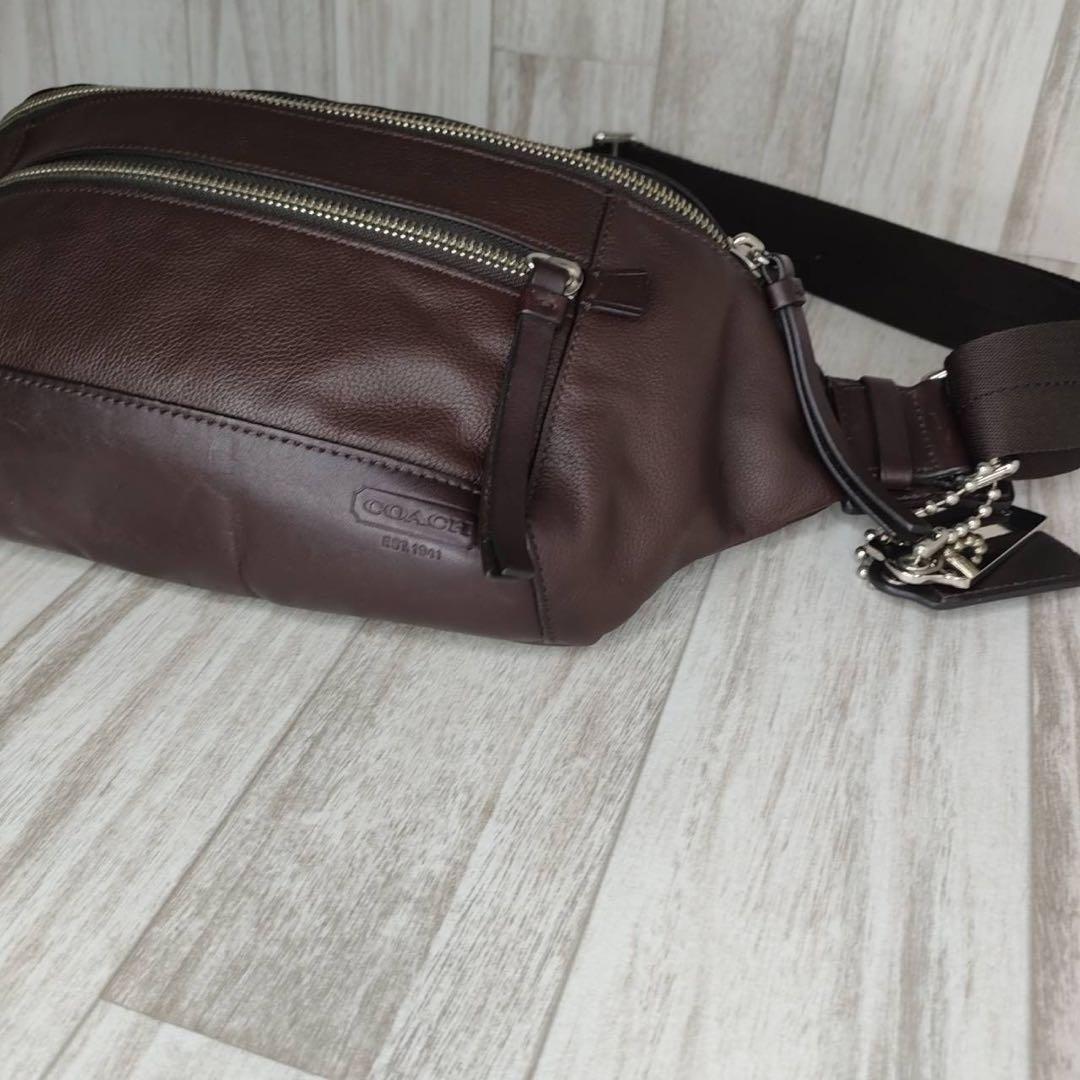40 COACH コーチ　レザー　ボディーバッグ　ウエストバッグ 極美品】COACHコーチ ブラック レザー ボディバッグ ウエスト