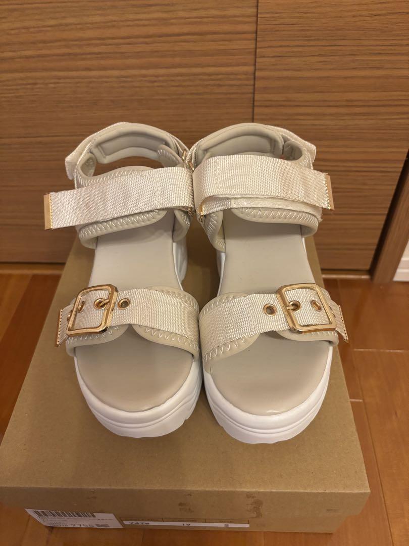 新品・未使用】R&E 厚底ベージュストラップサンダル wee willie