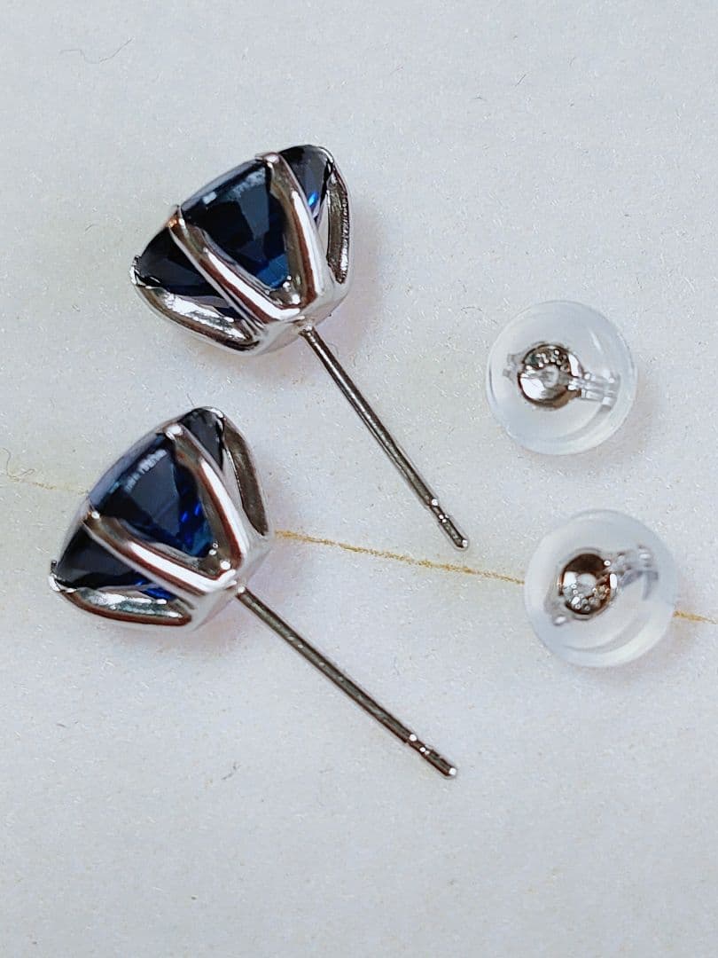 新入荷 pt900 大粒天然ブルーサファイア ピアス - メルカリ 新入荷 pt900 大粒天然ブルーサファイア ピアス - メルカリ