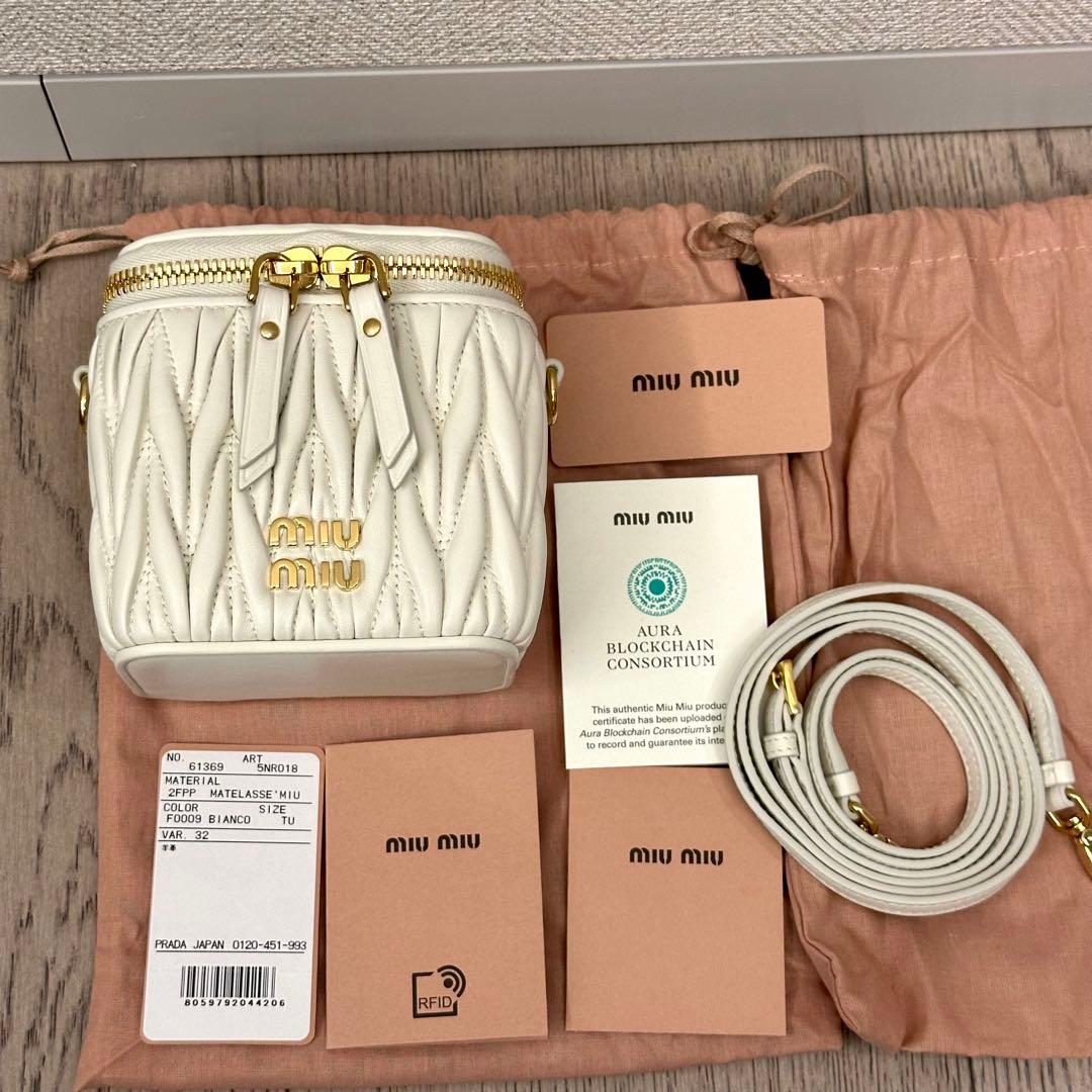 MIU MIU ショルダーバッグ マテラッセ マイクロバッグ 白