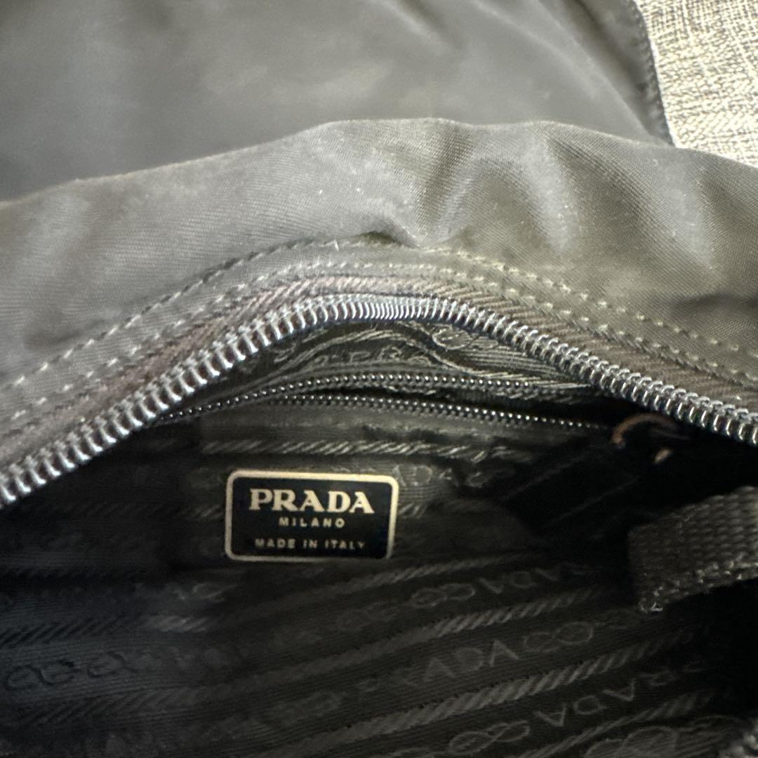 PRADA ブラック メッセンジャーバッグ