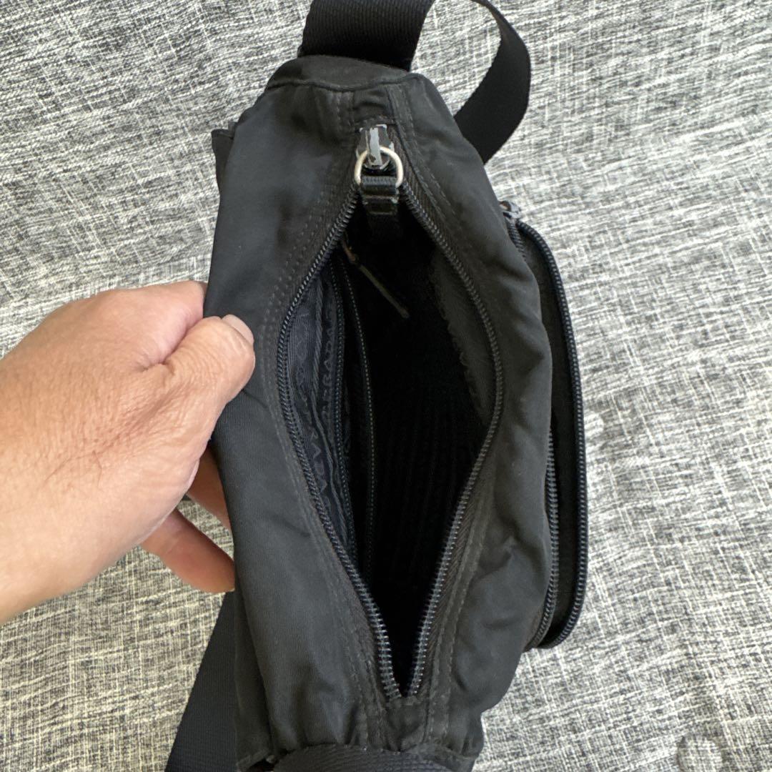 PRADA ブラック メッセンジャーバッグ
