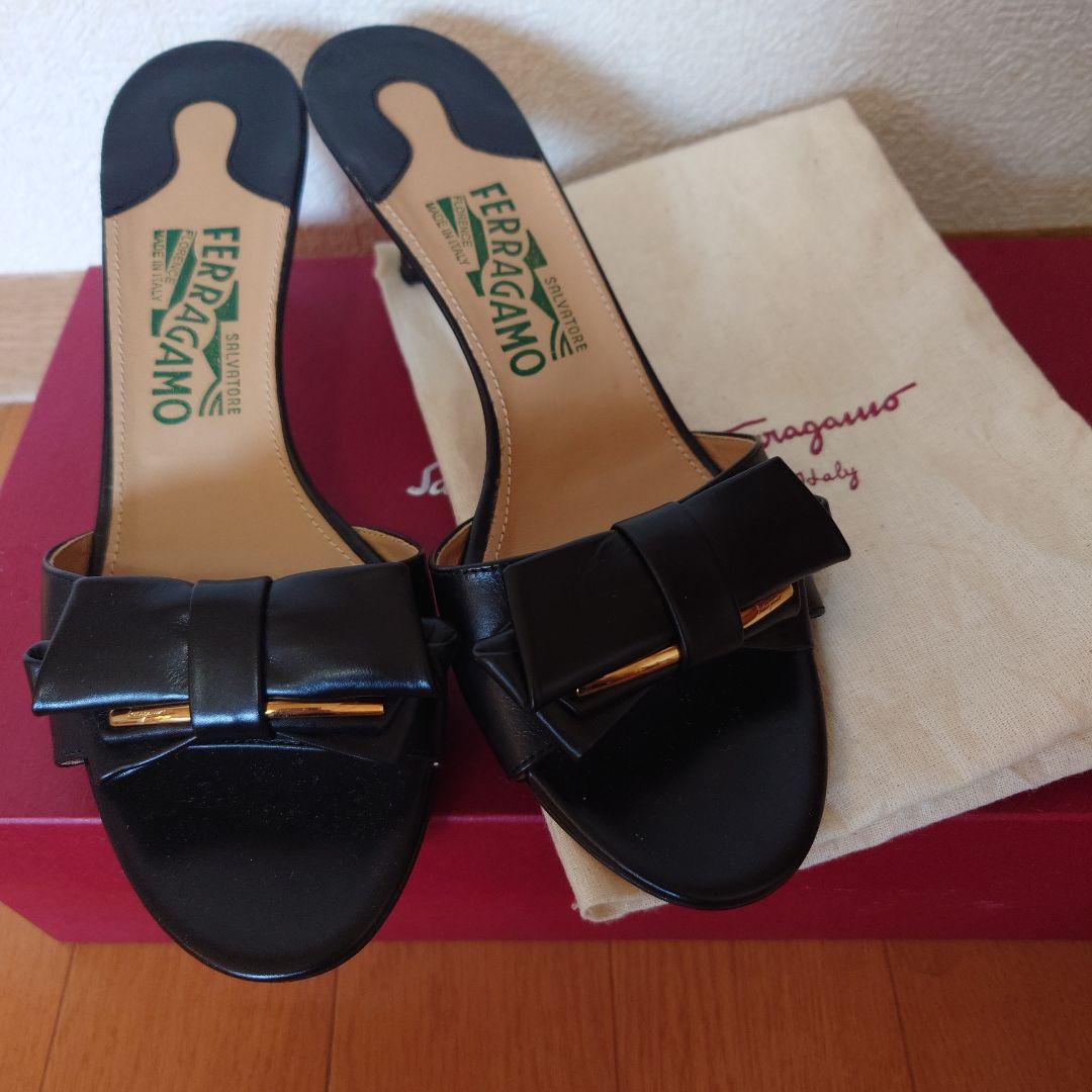 〈専用〉Ferragamo　バックストラップサンダル