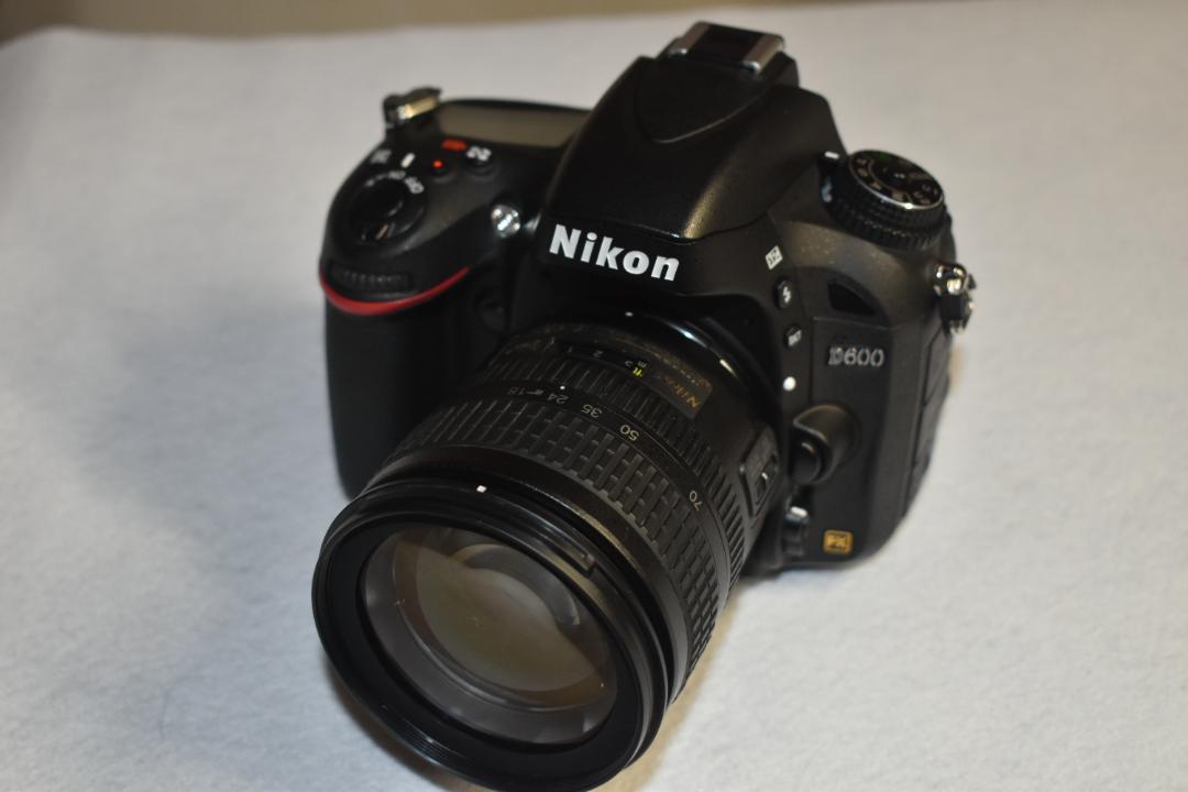 Nikon D600   未使用に近い美品   ショット回数1822回