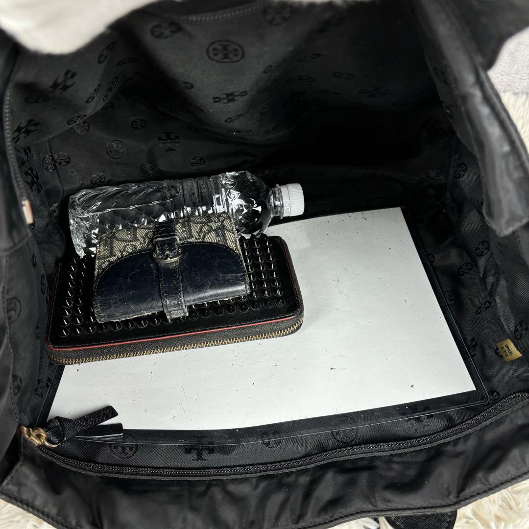 A4可 美品 トリーバーチ ナイロン トートバッグ エラ 折りたたみ ブラック A4可 美品 トリーバーチ ナイロン トートバッグ エラ 折りたたみ