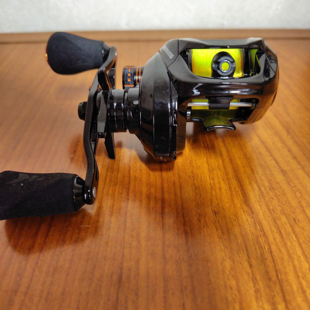 軽量ブラックベイトリール 美品