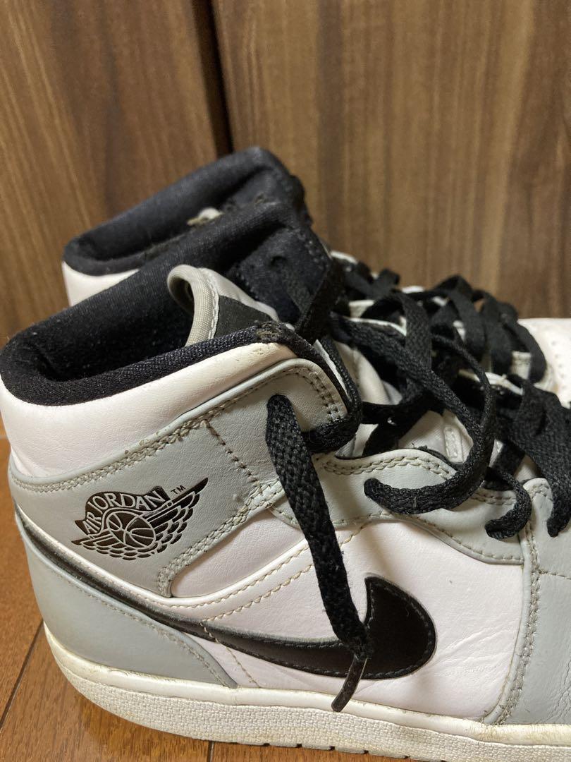 靴 Nike Air Jordan 1 Light Smoke Grey.