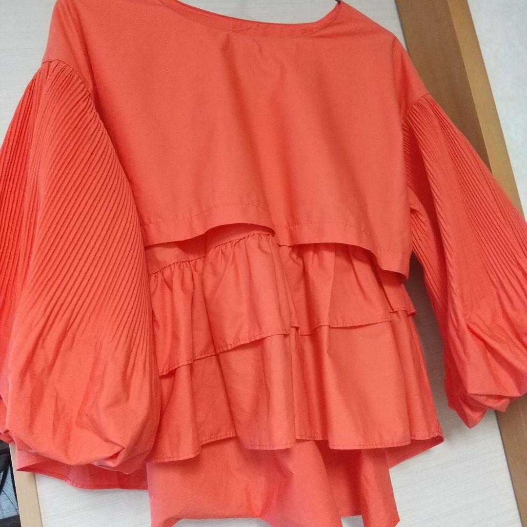 （Aランク）LouisVuitton オレンジフリル袖トップス ☆ZARA☆フリル袖オレンジ トップス Lサイズ☆ - メルカリ