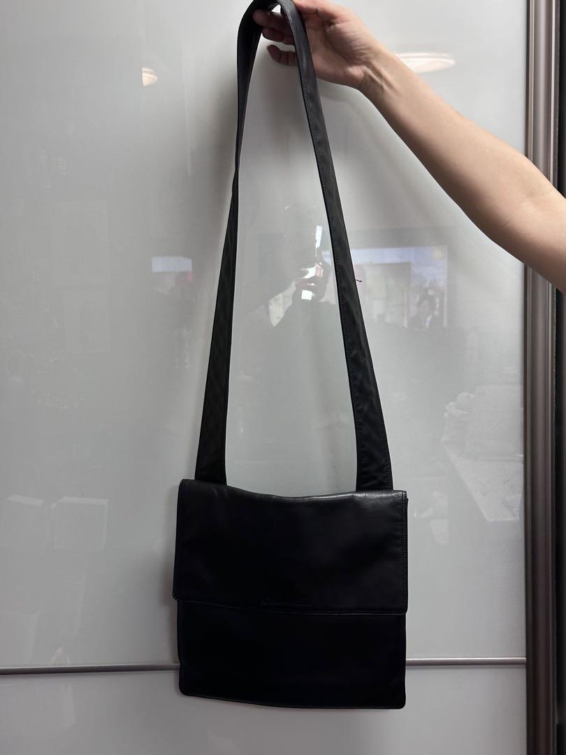 CHANEL 黒 レザー ショルダーバッグ 約30cm x 25cm